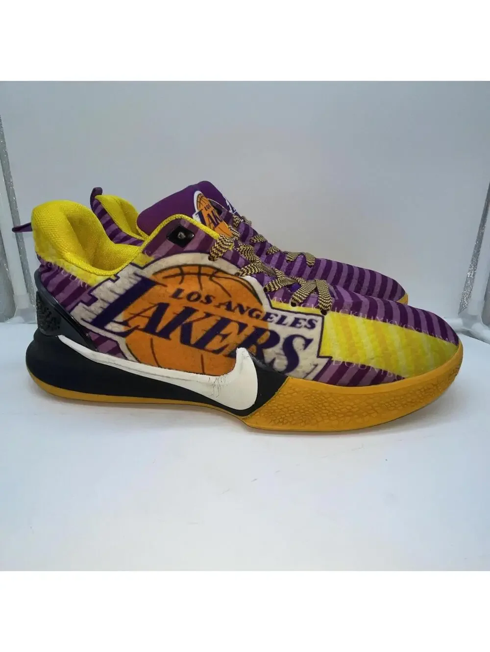 Los Angeles LAKERS Men's Basketball Shoes Size 10 Purple Gold RARE